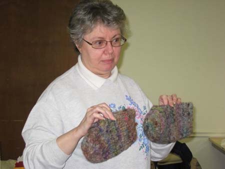 04 Knit mittens